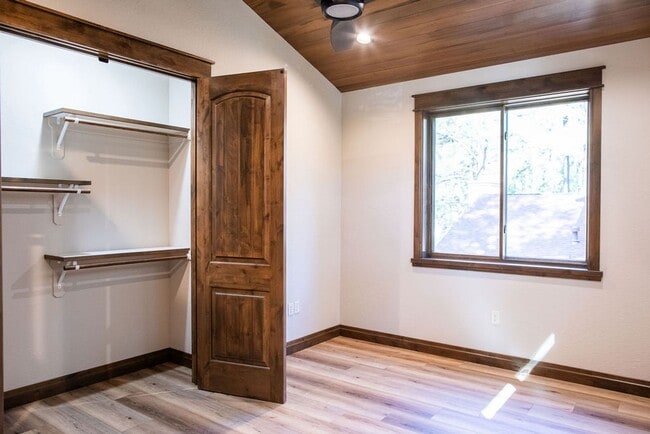 Building Photo - Beautiful 5 Bedroom Flagstaff Home