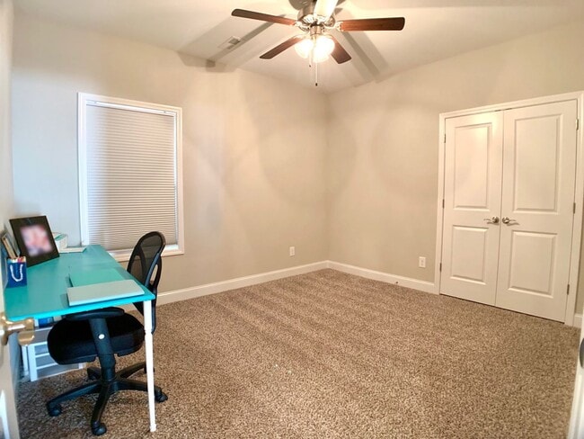 Building Photo - 585 Dexter Dr