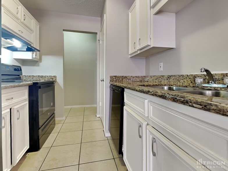 Building Photo - 17803 Glenmark Dr
