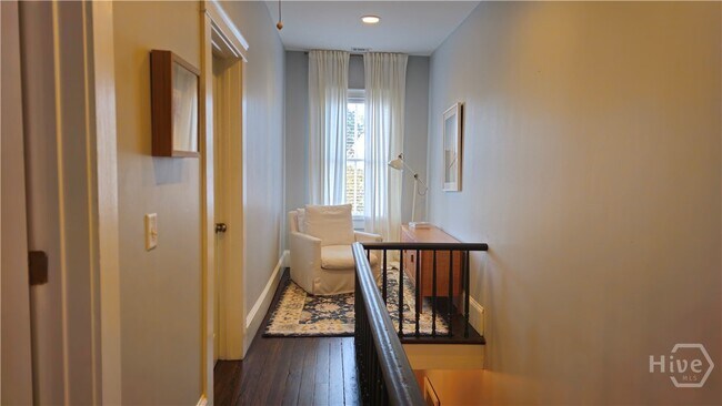 Building Photo - 14 E 41st St