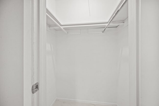 Building Photo - 13527 Montaigne Dr