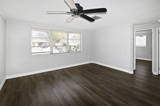 Building Photo - South Venice Annual Home for Rent