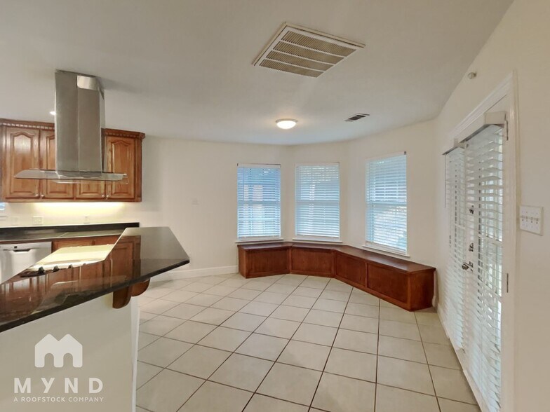 Building Photo - 2113 Tippy Terrace