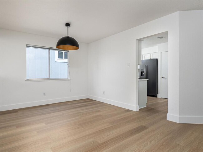 Building Photo - 13000 Meadowheath Cove