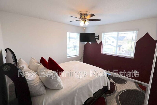 Building Photo - 16487 Mountain Flax Dr