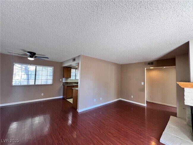 Building Photo - 101 Luna Way