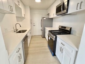 Building Photo - 468 South Roxbury
