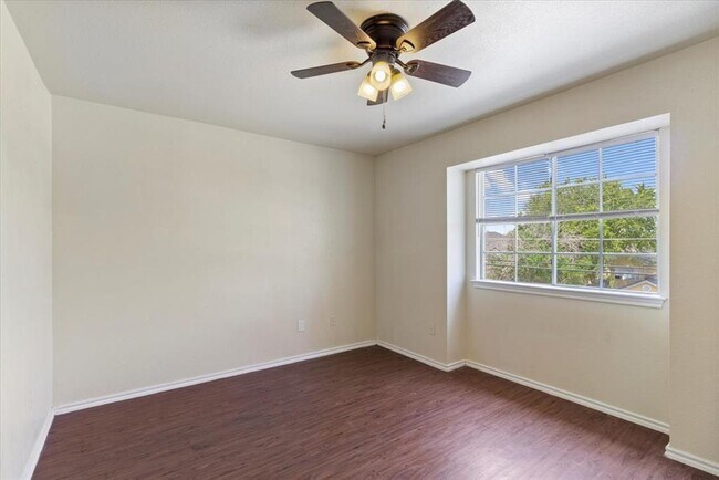 Building Photo - 887 Sagewood Trail