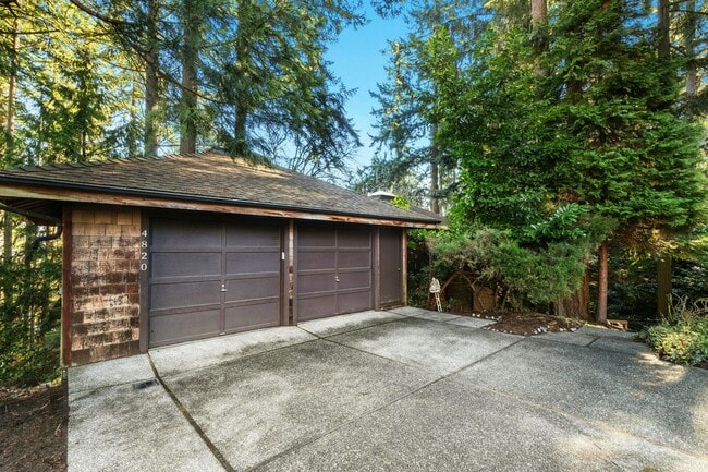 Building Photo - 2Bd/1.75Ba Mercer Island House