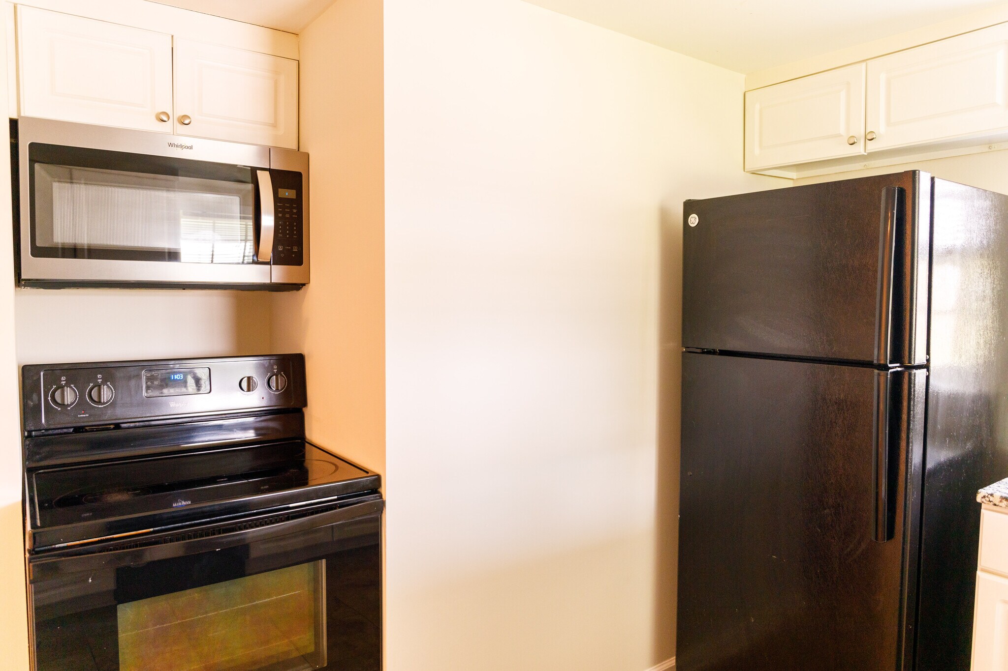 Building Photo - 116 America St