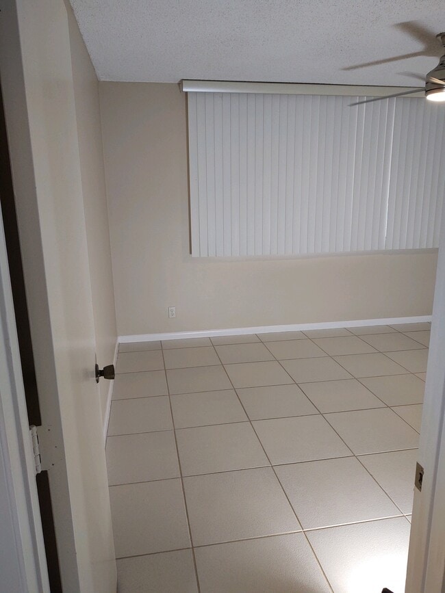 Building Photo - 2900 SW 87th Ter