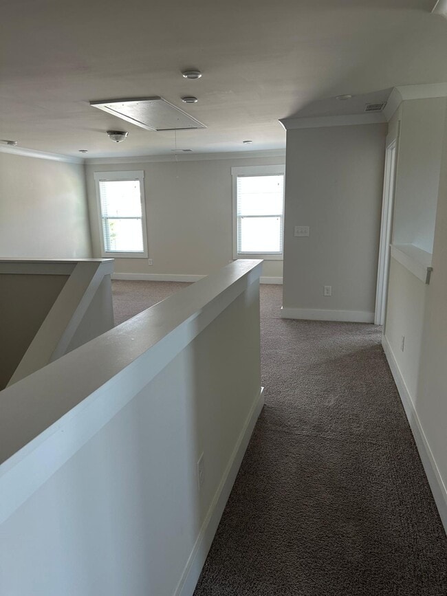Building Photo - 14 Larson Dr