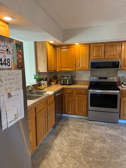 Building Photo - 6941 Dublin Village Dr