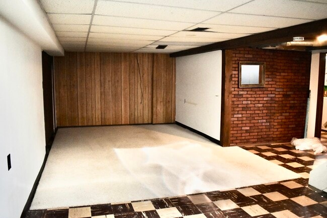 Building Photo - 9924 Woodring St