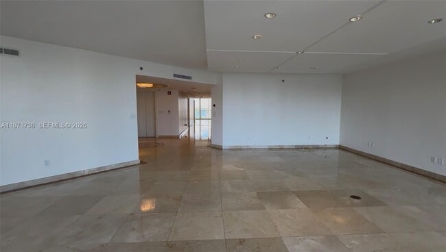 Building Photo - 2600 Island Blvd