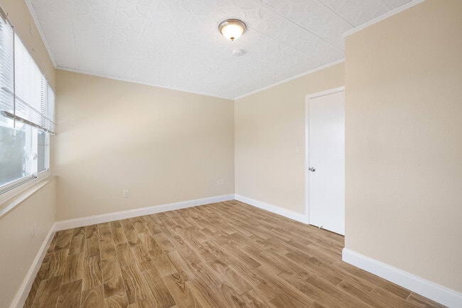 Building Photo - 5409 N Flagler Dr