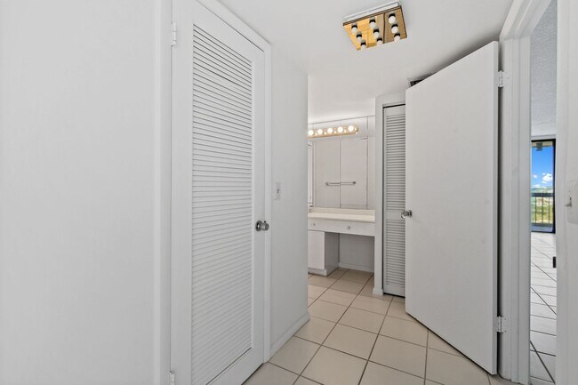 Building Photo - AVAILABLE SOON....Spectacular 2-Bed/2-Bath...