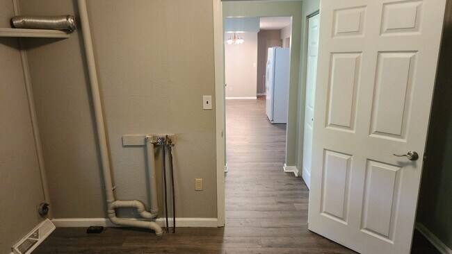 Building Photo - Large Brick Ranch near Cherokee Lake