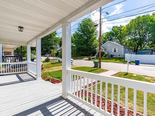 Building Photo - 1032 Moreland Ave