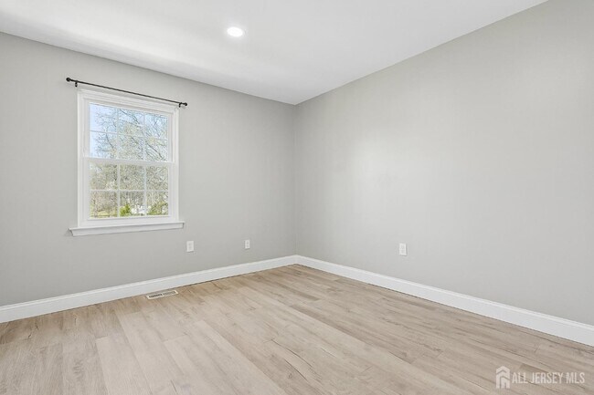 Building Photo - 1216 Thomas Ave