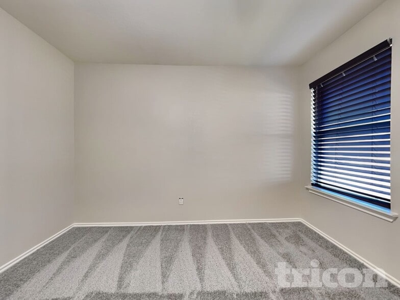 Building Photo - 201 Outfitter Dr