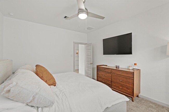 Building Photo - 29407 Ella Larchmont Ct