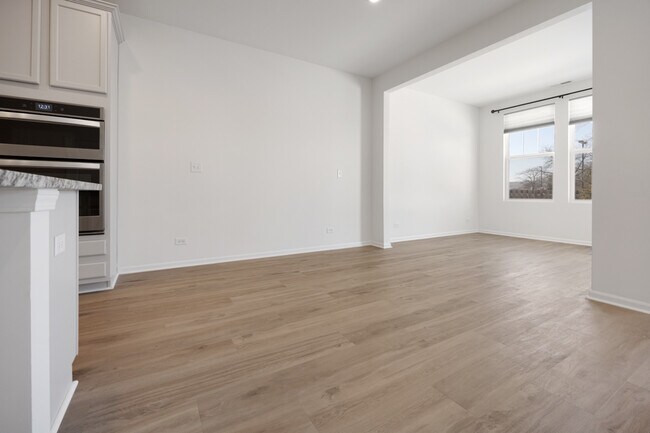 Building Photo - 537 Watercress Dr