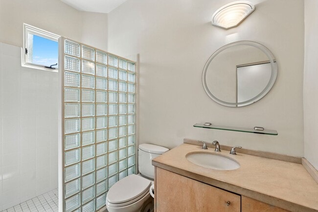 Building Photo - 2700 Barnson Pl