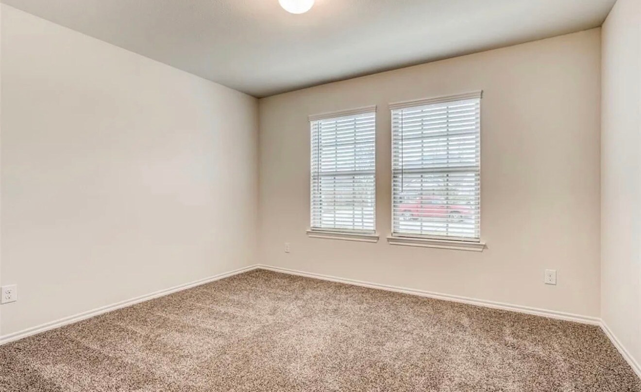 Building Photo - 2426 Lupton