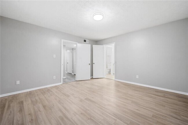 Building Photo - 113 Tuxworth Cir