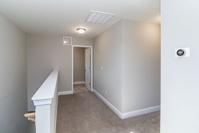 Building Photo - 208 Weeping Willow Dr