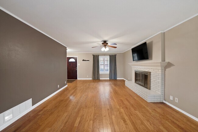 Building Photo - 526 Waggoner Dr