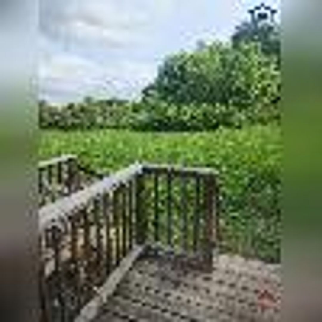 Building Photo - 540 W Stevens St