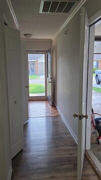 Building Photo - 7908 Eldin Way