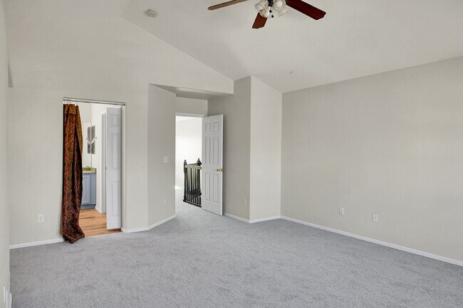 Building Photo - $2,695.00, 4 bed, 3.5 bath, located in Col...