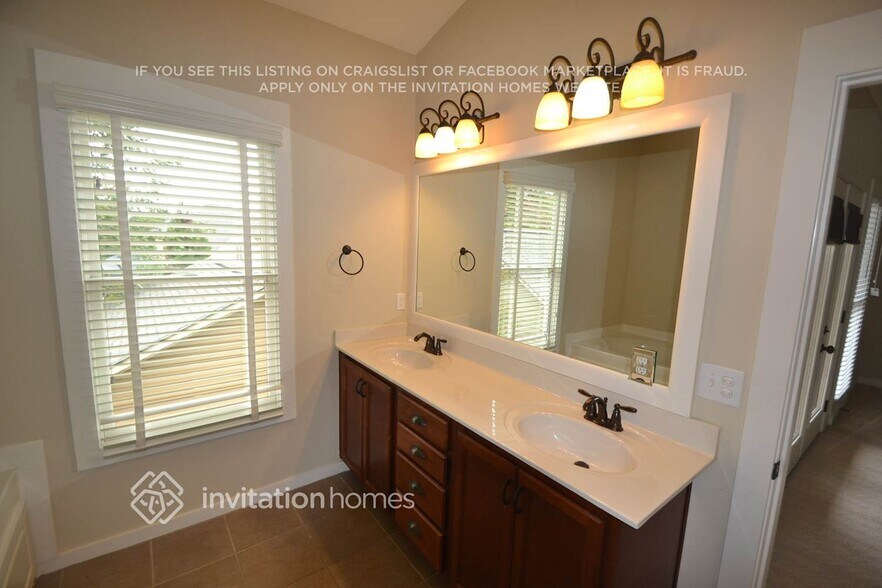 Building Photo - 3124 Cunningham Ln