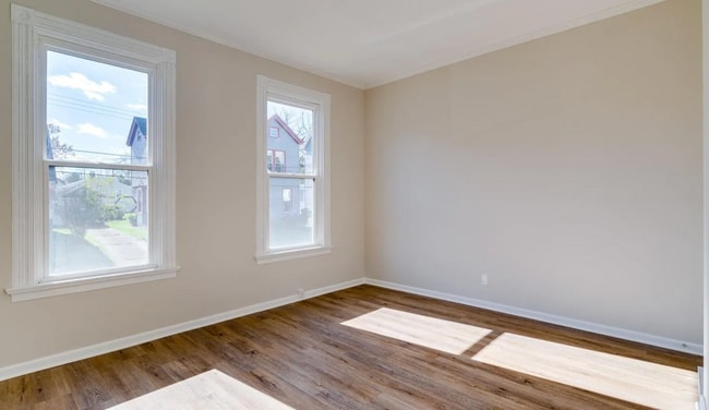 Building Photo - Stylish 3-Bed Home with Private Patio, Basement & Off-Street Parking in Cincinnati