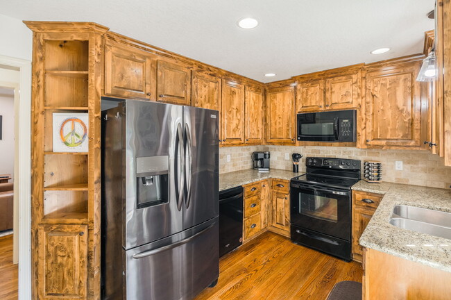 Building Photo - 4809 W 75th St