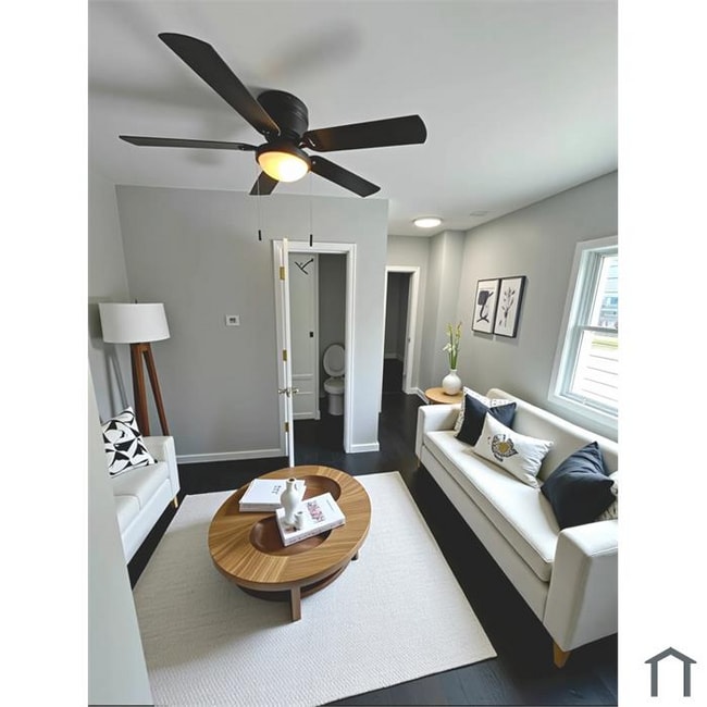 Building Photo - 3860 E 72nd St