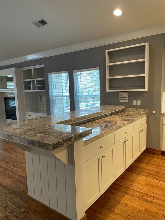 Building Photo - I STREET/22ND CORNER