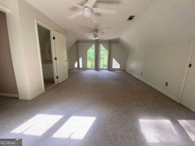 Building Photo - 522 Capri Dr