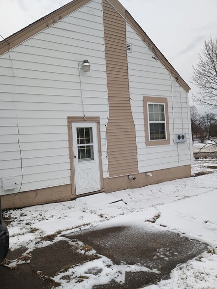 Building Photo - 2503 Thayer St
