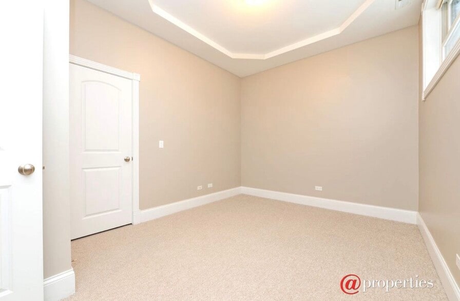 Guest bedroom/office (empty) - 835 W Bradley Pl