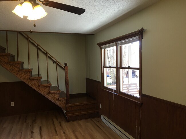 Building Photo - 32 Cedar Hill Ln