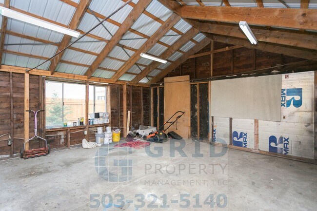 Building Photo - GPM569 - SE Caruthers St (T2)