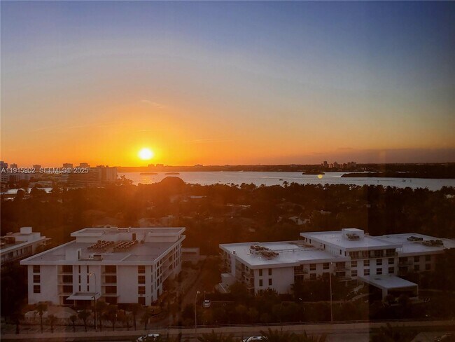 Building Photo - 10275 Collins Ave