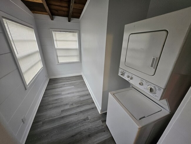 Building Photo - 2121 NW 28th St