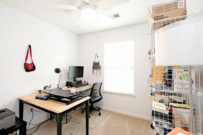 Building Photo - Pet-Friendly Townhome Convenient to UVA & Downtown