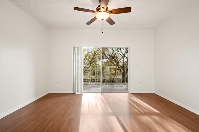 Building Photo - 6960 SW 39th St
