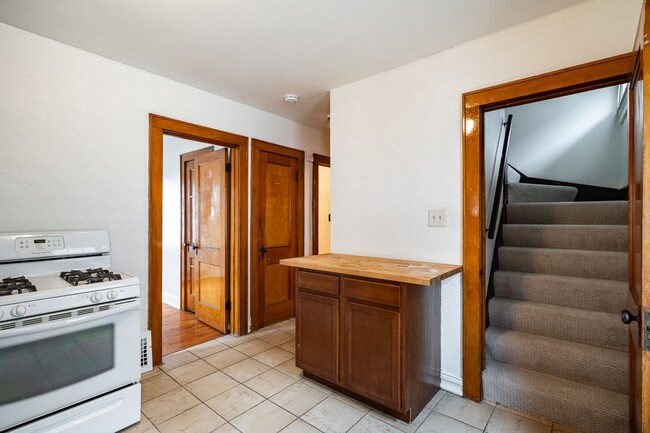 Building Photo - 3 Bedroom Single Family Home in West Allis